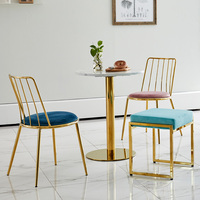 Table de bar industrielle ronde design moderne avec base en acier doré et plateau en marbre simulé, mobilier commercial pour hôtel et salon