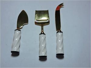 ชุดชีส 3 ชิ้น ขายตรงจากโรงงาน ดีไซน์สวยงาม ด้ามจับเรซิ่น ชุบทอง สแตนเลส ชุดชีส ชุดอุปกรณ์รับประทานอาหารที่ไม่เหมือนใคร - Product Image 2