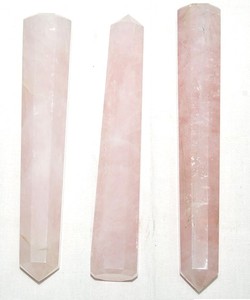 Obelisco de Ágata, Varita de Sanación, Tallada y Grabada, Imitación Antigua con Motivo de Amor - Product Image 1