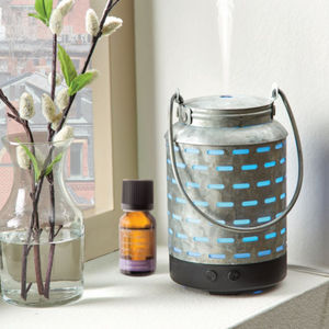 Diffuseur d'arômes à ultrasons galvanisé à la main lanterne ronde en métal pour la décoration de la maison impression personnalisable pour Noël - Product Image 1