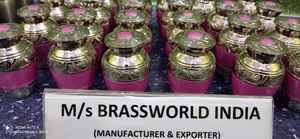 Souvenirs violets entièrement gravés en laiton, fournitures d'enterrement d'urne de crémation, brasworld inde - Product Image 4