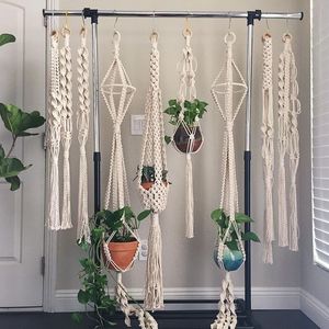Cintre de pot de plante en macramé moderne fait à la main avec 4 pieds Tissu de décoration moderne de l'Inde Idée cadeau du Nouvel An - Product Image 3