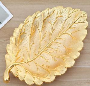 Plateau de service décoratif en aluminium avec finition blanche, parfait pour les articles d'hôtel et la décoration de table - Product Image 6