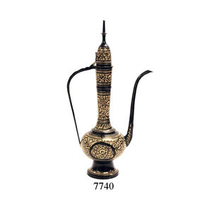 Jarra tradicional de latón árabe en relieve Aftaba, jarra árabe para servir bebidas, artículos para beber Aftaba de oriente medio, a la venta - Product Image 4