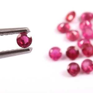 ราคาขายส่งอัญมณีทับทิมธรรมชาติอัญมณีกลมเหลี่ยมเพชรพลอยขนาด1.5มม. ถึง4มม - Product Image 2