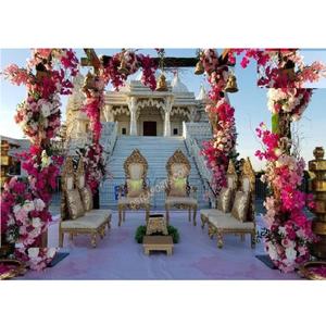 Chaises Mandap en bois sculptées dorées pour mariage Chaises Mandap en bois sculptées à la main pour mariage Ensemble de chaises Mandap pour mariage traditionnel Royaume-Uni - Product Image 1