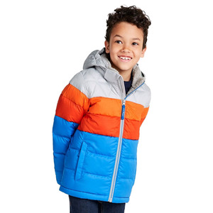 Chaqueta Acolchada con Capucha y Estampado de Camuflaje para Niños, Invierno, Resistente al Viento, Relleno Grueso de Poliéster, Corte Regular, con Cierre de Cremallera - Product Image 4
