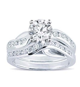 แหวนเพชรทรงกลมทองคำขาว 14K ประดับเพชรเม็ดเดี่ยวพร้อมเพชรเม็ดเล็ก |   แหวนหมั้นแบบฝังเพชรไมโครเพฟ ดีไซน์หรูหรา เครื่องประดับชั้นดี - Product Image 1