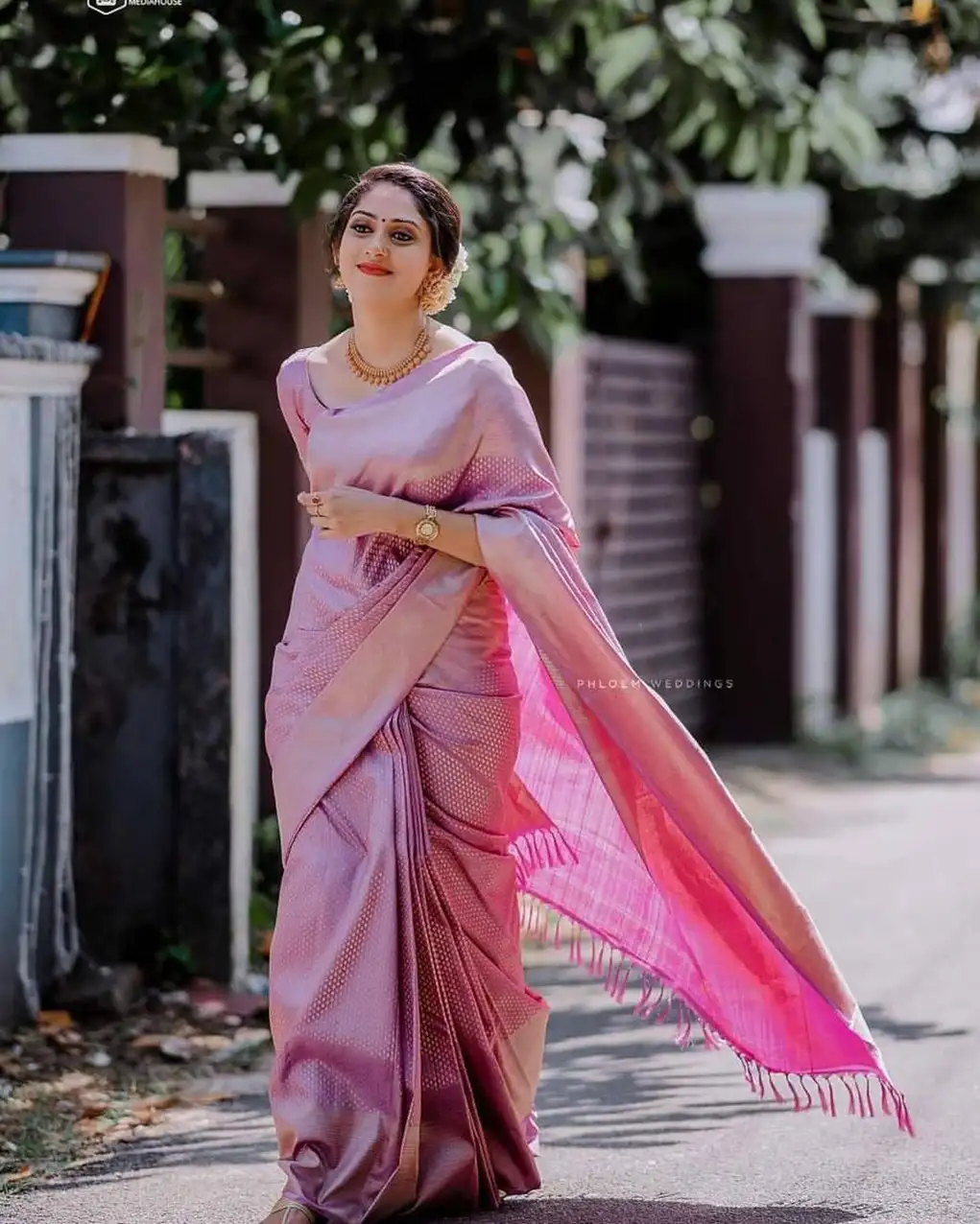 Banarasi Lụa Jacquard Sari Với Áo Phụ Nữ Mặc Ladies Party Festival Mặc Hàng Ngày Cotton Mềm Mại Lụa Sari Bán Buôn Giá Thấp