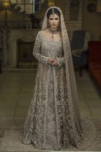 Magnifique Lehenga Choli de mariée avec broderie Zardozi 3D riche et élaborée |   Matériau en acétate |   Robe de mariée indienne/pakistanaise - Product Image 2