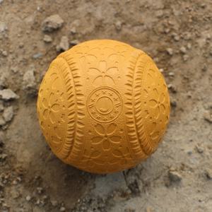 Pelota de béisbol de goma J Earth amarilla - Product Image 2