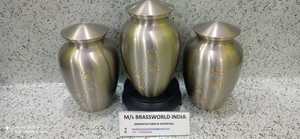 Urna para mascotas de estilo americano de latón de alta calidad, nuevo estilo, suministros funerarios de plata, Brassworld India - Product Image 5
