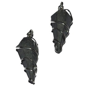 Colgante de Pirita con 6 Facetas y Envoltura de Alambre Más Vendido: Colgante de Pirita con 6 Facetas y Envoltura de Alambre en Venta - Product Image 1