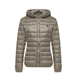 Veste matelassée à manches longues d'hiver tendance, taille plus, avec col montant, logo frontal, rembourrage en fibre de polyester - Product Image 1