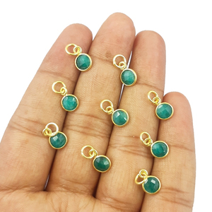 Verde Esmeralda Piedra preciosa Forma redonda Oro Vermeil Bisel Colgante-Colgante de piedras preciosas y dijes Regalo Unisex - Product Image 1