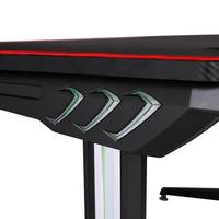 Bureau de jeu ergonomique multifonctionnel RGB en gros avec porte-gobelet pour PC, surface en fibre de carbone, style familial pour le bureau