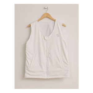 เสื้อกั๊กไนลอนบางพร้อมกระเป๋าข้าง 2 ช่อง ซิปหน้า แจ็คเก็ตแขนกุด เก็บของได้ง่าย - Product Image 4