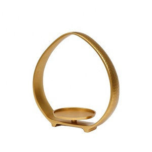 ที่วางเทียนแบบเคลือบสีทองดีไซน์เนอร์ - Product Image 1