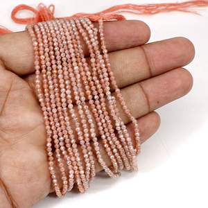 ลูกปัดมูนสโตนสีพีชธรรมชาติ ขนาด 2 มม. ทรงกลมเหลี่ยมเพชรพลอย น้ำหนัก 10 กะรัต ความยาว 12.6 นิ้ว ผลิตโดย Ishu Gems ในแอฟริกาใต้ - Product Image 1