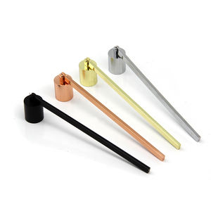 Grossiste Extincteur de bougie en métal avec long manche Éteignoir de bougie de couleur noire pour éteindre la flamme de la bougie - Product Image 6