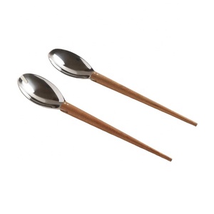 Cucharas de acero inoxidable con mango de madera, alta calidad, para uso doméstico, Hotel y restaurante - Product Image 1