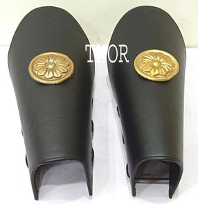 Protector de piernas de cuero negro, armadura de diseño de latón, Medieval, coleccionable - Product Image 4