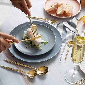 Ensemble de couverts 5 pièces en acier inoxydable 304, finition or mat, design contemporain, cadeaux d'affaires, 50 ensembles, usage domestique - Product Image 5
