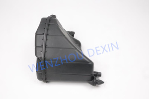 Dexin D'expansion Réservoir De <span class=keywords><strong>Liquide</strong></span> De <span class=keywords><strong>Refroidissement</strong></span> 17138610656 17138742975 17139884859 17139487210 Véhicules Auto Pièces Accessoires Système De <span class=keywords><strong>Refroidissement</strong></span> - Product Image 4