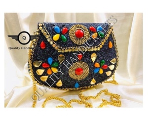 กระเป๋าถือโลหะสำหรับชายหาดฤดูร้อนของผู้หญิงกระเป๋าคลัทช์คุณภาพปกโลโก้งานหัตถกรรมสไตล์อินเดีย - Product Image 1