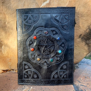 Diario de cuero en relieve de pentagrama celta extra grande hecho a mano Nota de Chakra de siete piedras con encuadernación de costura de hilo - Product Image 1