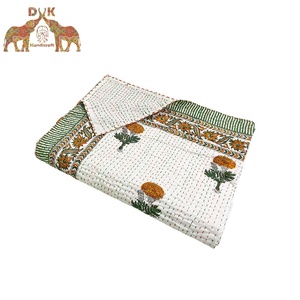 ผ้าคลุมเตียงผ้าแคนธาผ้าฝ้ายพิมพ์ลายดอกไม้ทำมือ2ชั้นผ้าอินเดียขายส่งออกแบบได้เองสำหรับใช้ในบ้าน - Product Image 1