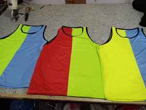 Baberos deportivos y chaleco de entrenamiento con estampado de ropa de fútbol personalizada de alta calidad - Product Image 5