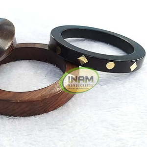 Brazaletes de madera hechos a mano de alta calidad Estilo clásico para fiestas y bodas - Product Image 1