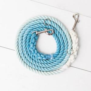 สายจูงสุนัขแบบแฮนด์ฟรี ทำด้วยมืออย่างสวยงามจากผ้าฝ้ายสีอ่อน - Product Image 1