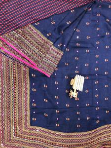 Dernière belle fleur imprimée bordure en dentelle filet de travail en soie avec chemisier non cousu couleur noire vêtements pour femmes prix de gros Inde Apparelgarment - Product Image 3