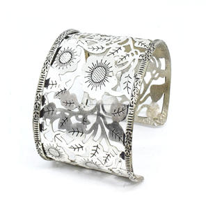 2025 Montana Gravé Noël cerise argent épais martelé Bracelets peints à la main Rond Zircon Bijoux Chunky Lock Bracelet - Product Image 2