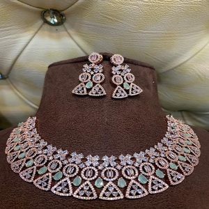 Emmaya — ensemble de ras du cou de mariée indienne, avec boucle d'oreille et tikka, unique et très belle, 2021 - Product Image 1