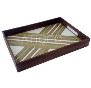 Plateau de service rectangulaire moderne Atiqco en bois naturel poli et acier pour la cuisine, le thé et la présentation des aliments (Origine Uttar Pradesh) - Product Image 6