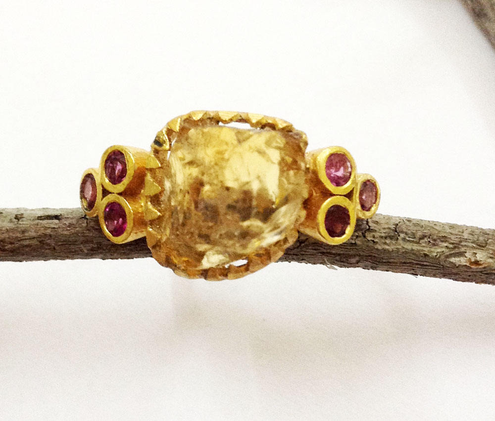 สีเหลือง