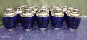 Urna funeraria para adultos de Brassworld India de estilo americano grande elegante y segura Urna de cremación de metal para cenizas - Product Image 5