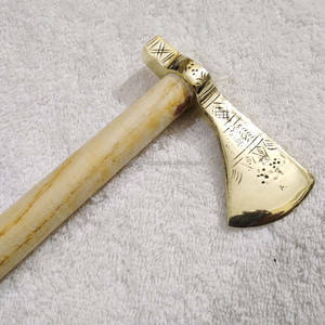 Colgante de hacha de latón medieval Mammen hecho a mano de cobre duradero - Product Image 2