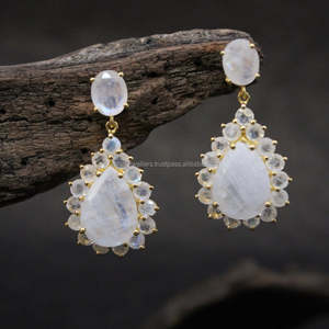 Pendientes de piedras preciosas de piedra lunar de arcoíris, hechos a mano en plata de ley 925, joyería hermosa chapada en oro hecha a mano - Product Image 3