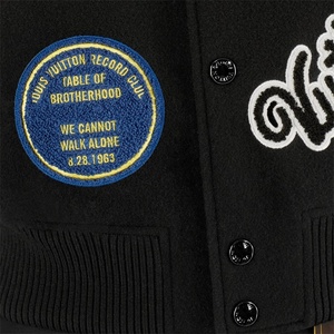 Veste d'université d'hiver personnalisée OEM en chenille avec lettres brodées à col montant réversible, coupe-vent pour femmes - Product Image 4