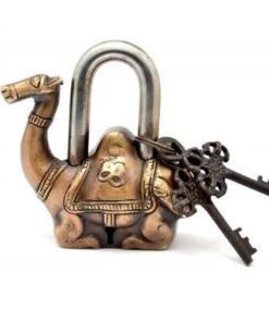 Candado de latón antiguo personalizado de alta calidad con llave de metal adornada disponible en diferentes tamaños y estilos de arte abstracto - Product Image 2