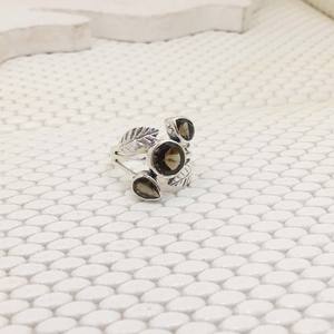 แหวนเงินแท้ 925 ประดับด้วยพลอยควอตซ์สโมกกี้ ดีไซน์เฉพาะตัว พร้อมกรอบแบบ Bezel เหมาะสำหรับงานแต่งงาน งานเลี้ยง หรือวันครบรอบ - Product Image 5