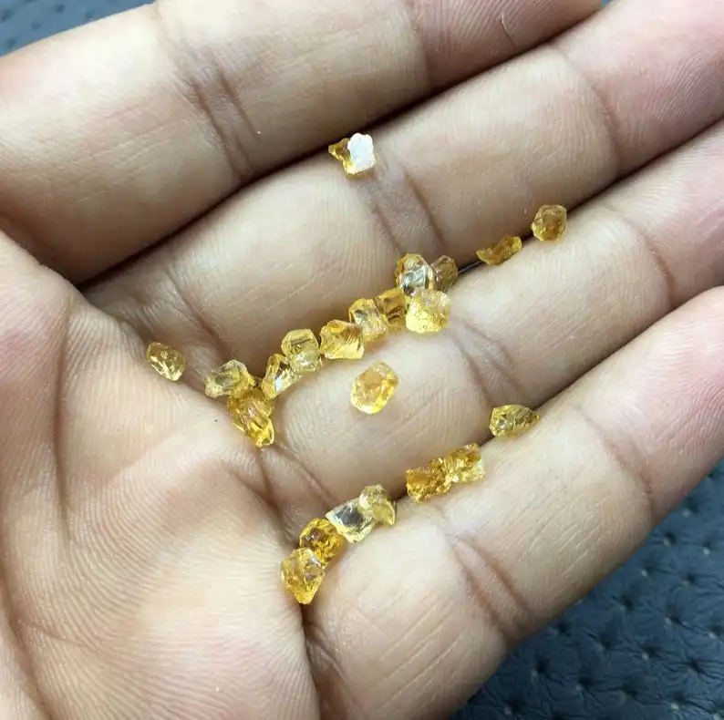 Gemme di citrino giallo naturale Cluster pietre di cristallo curative grezze piccola collezione di pietre per gioielli grezzi