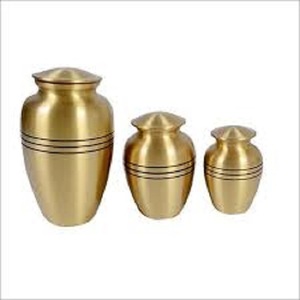 Urna funeraria de latón hecha a mano, urna de cremación para cenizas de humanos, apta para funerario, precio al por mayor - Product Image 1