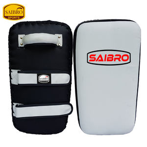 Gants d'entraînement de kickboxing MMA sur mesure poinçon de frappe incurvé Muay Thai poignées de protection en cuir synthétique pour les arts martiaux - Product Image 3