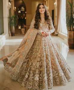 Robe pendante indienne/pakistanaise élégante, longue au sol, ornée de dabi, travail ZARI, pour mariage @ 2022 - Product Image 1