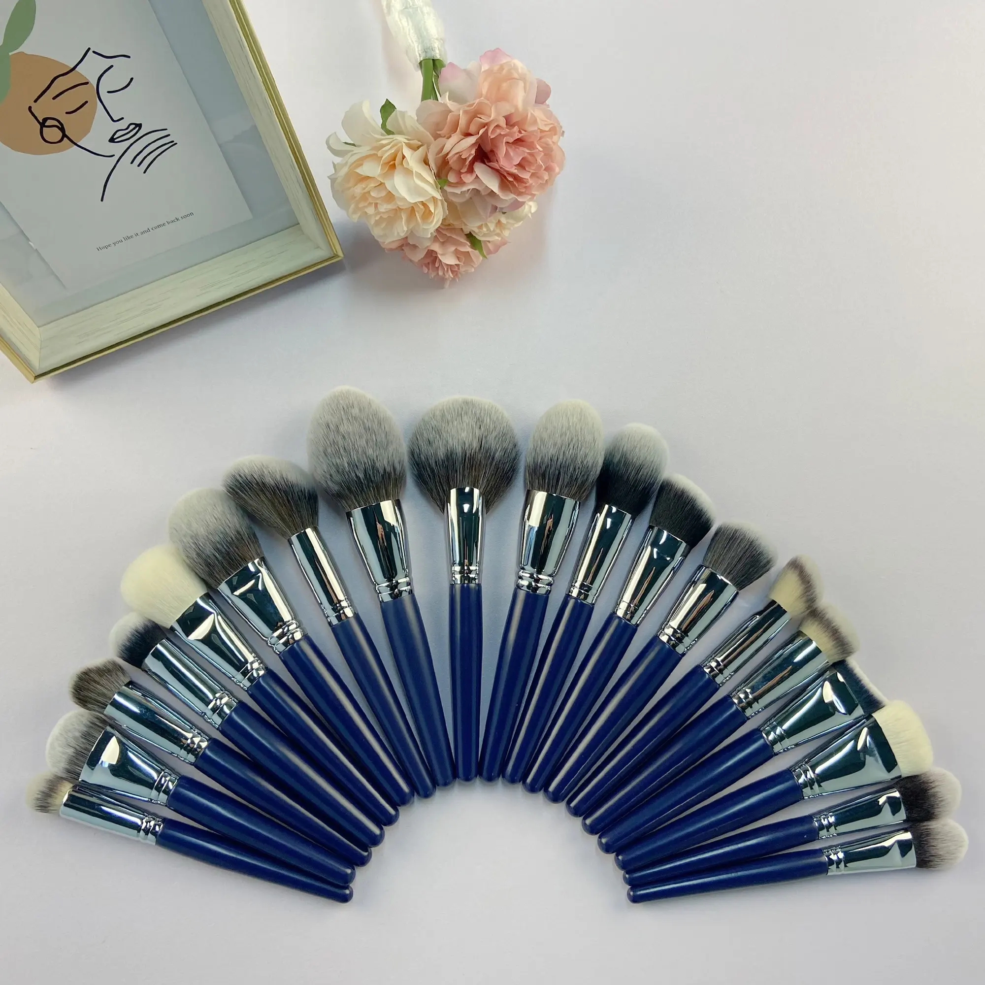 Набор кистей для макияжа Vonira, профессиональные голубые кисточки с латунным наконечником и индивидуальным логотипом, 52 шт.